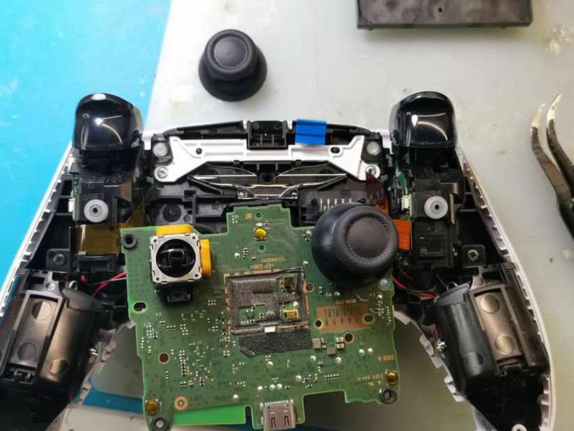 PS5-controller-service-joystick